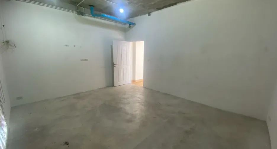 Casa adosada en venta y en alquiler de 6 habitaciones en Wang Thonglang, Bangkok