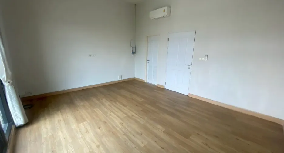 Casa adosada en venta y en alquiler de 6 habitaciones en Wang Thonglang, Bangkok