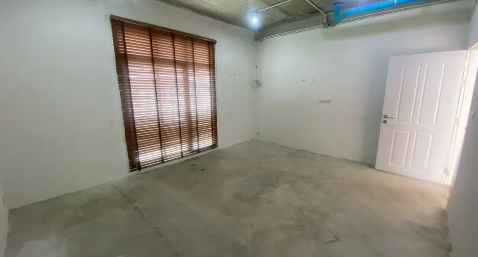 Casa adosada en venta y en alquiler de 6 habitaciones en Wang Thonglang, Bangkok