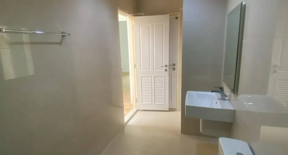 Casa adosada en venta y en alquiler de 6 habitaciones en Wang Thonglang, Bangkok
