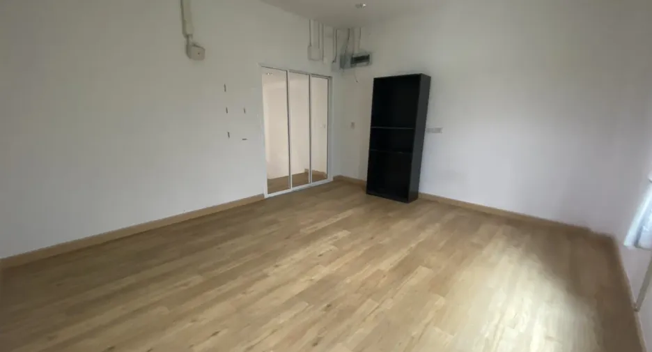 Casa adosada en venta y en alquiler de 6 habitaciones en Wang Thonglang, Bangkok