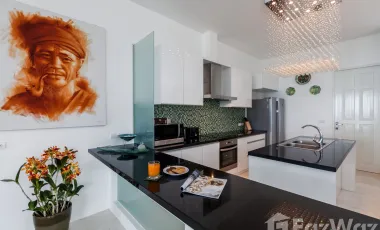 Condo en venta de 3 habitaciones 