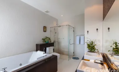 Condo en venta de 3 habitaciones 