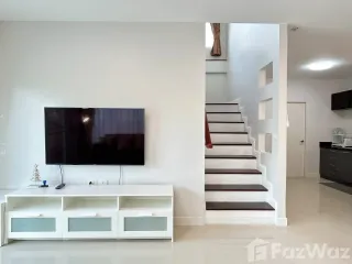 Casa en alquiler de 3 habitaciones en Mueang Phuket, Phuket