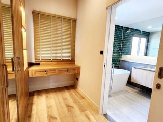 For rent and for sale 4 bedrooms house in Bang Kapi, Bangkok