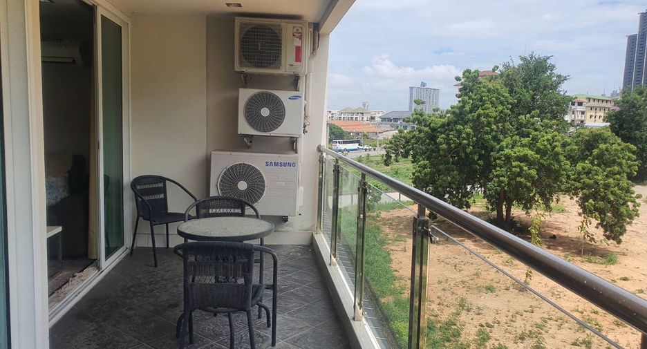 For sale 2 ベッドルーム apartment in Bang Lamung, Chonburi