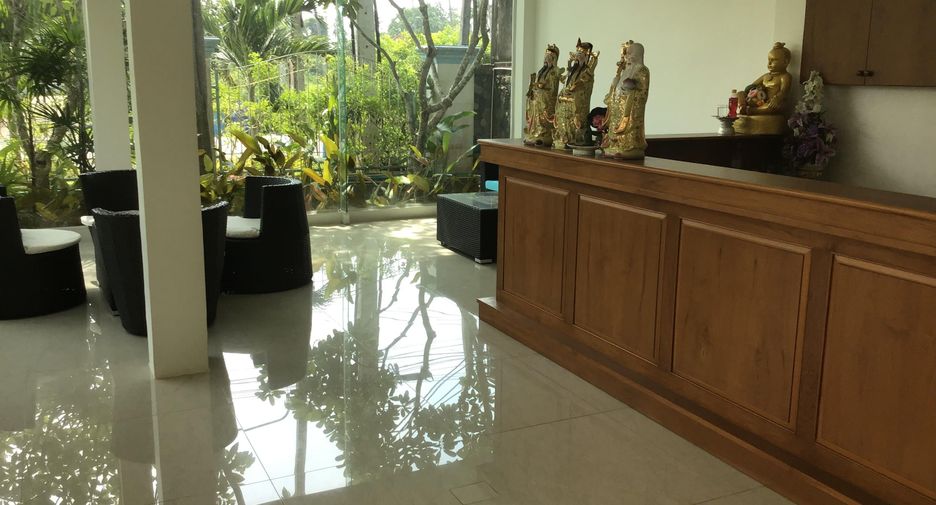 For sale 44 bedrooms hotel in Bang Lamung, Chonburi