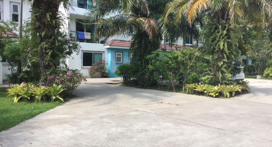 For sale 44 bedrooms hotel in Bang Lamung, Chonburi
