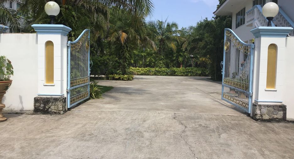 For sale 44 bedrooms hotel in Bang Lamung, Chonburi