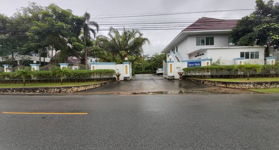 For sale 44 bedrooms hotel in Bang Lamung, Chonburi
