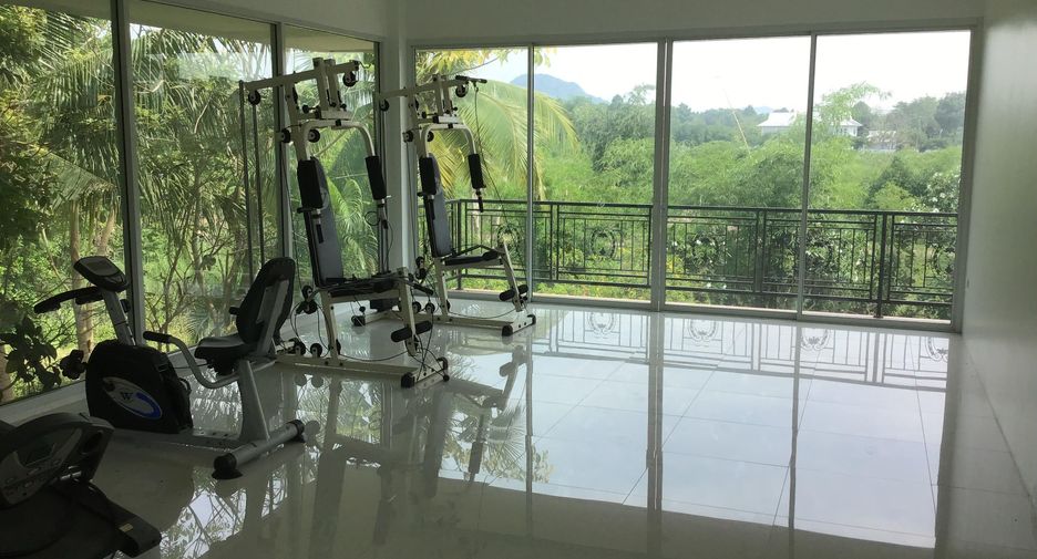 For sale 44 bedrooms hotel in Bang Lamung, Chonburi