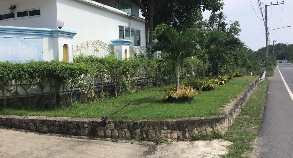 For sale 44 bedrooms hotel in Bang Lamung, Chonburi