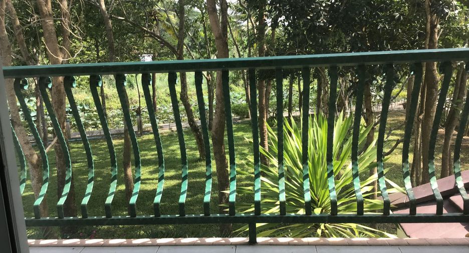 For sale 44 bedrooms hotel in Bang Lamung, Chonburi