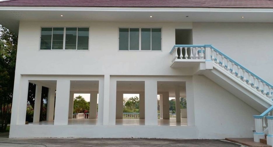 For sale 44 bedrooms hotel in Bang Lamung, Chonburi