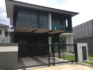 Casa en alquiler de 4 habitaciones en Bang Kapi, Bangkok