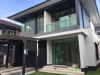 Casa en alquiler de 4 habitaciones en Bang Kapi, Bangkok