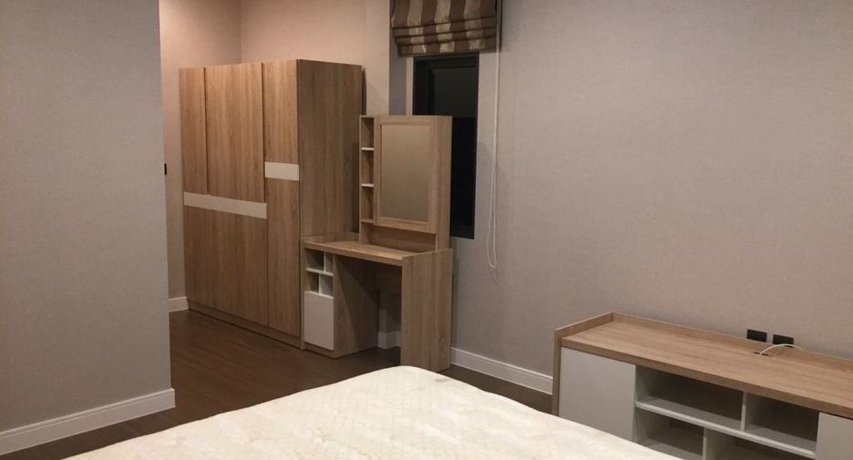 Аренда 4 спальни дом в Банг Капи, Бангкок