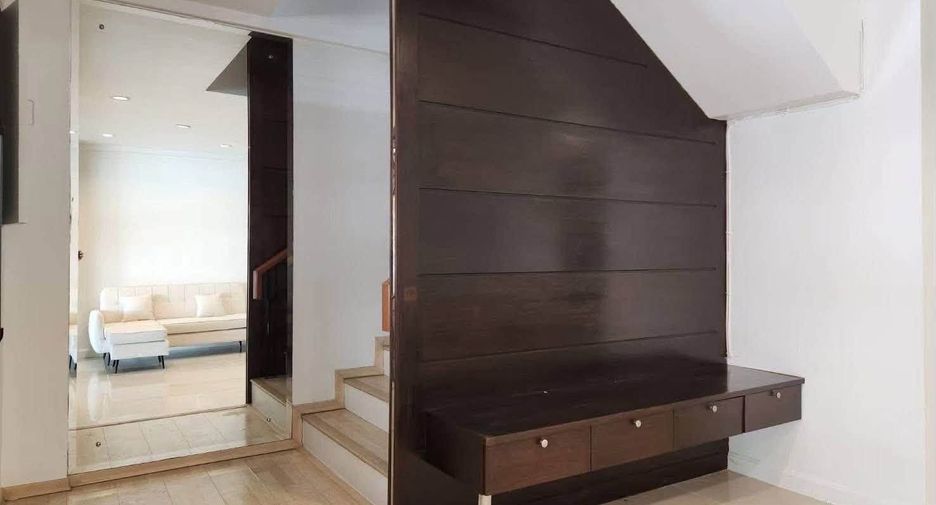 Reihenhaus zur Miete mit 3 Zimmer in Suan Luang, Bangkok