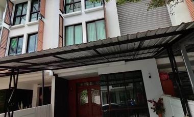 Reihenhaus zur Miete mit 3 Zimmer in Suan Luang, Bangkok