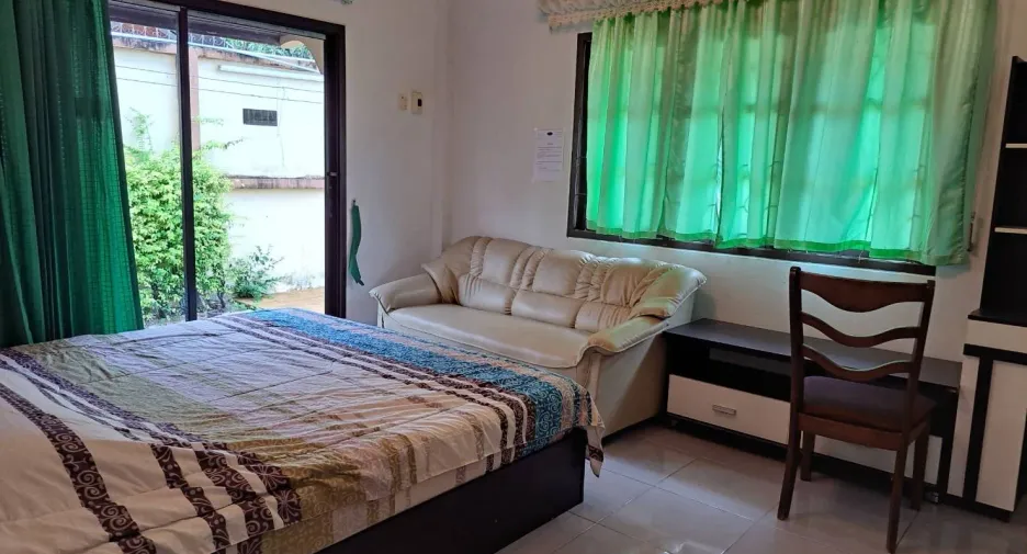 For sale 25 bedrooms hotel in Bang Lamung, Chonburi
