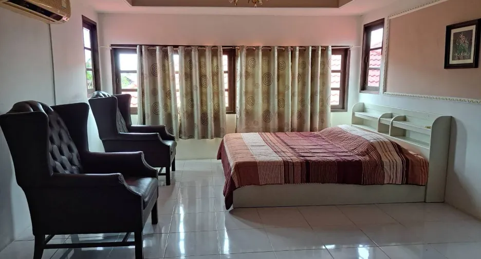 For sale 25 bedrooms hotel in Bang Lamung, Chonburi