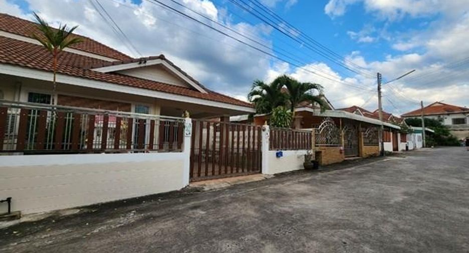For sale 4 bedrooms villa in Bang Lamung, Chonburi