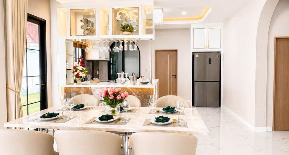 For sale 4 bedrooms villa in Bang Lamung, Chonburi