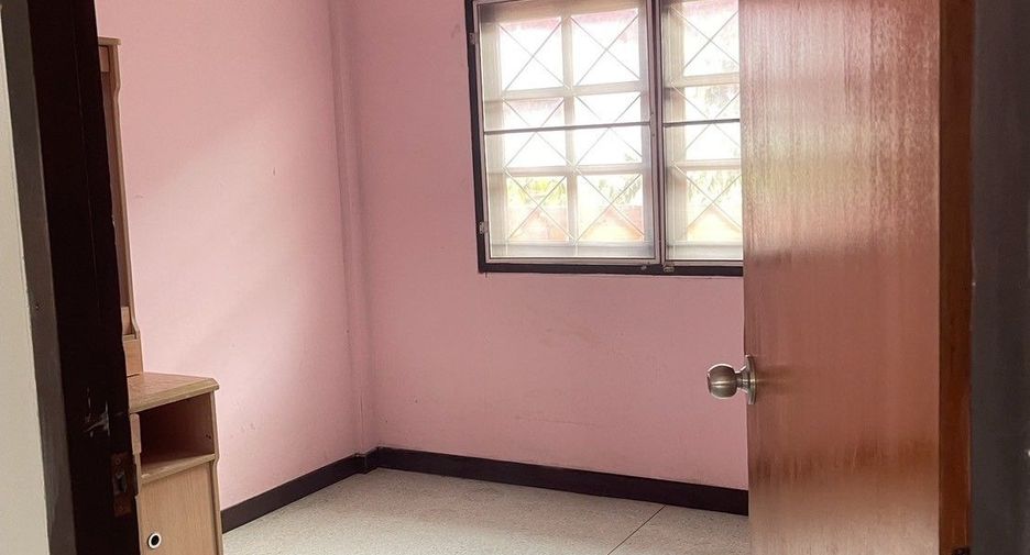 For sale 3 bedrooms townhouse in Tha Yang, Phetchaburi