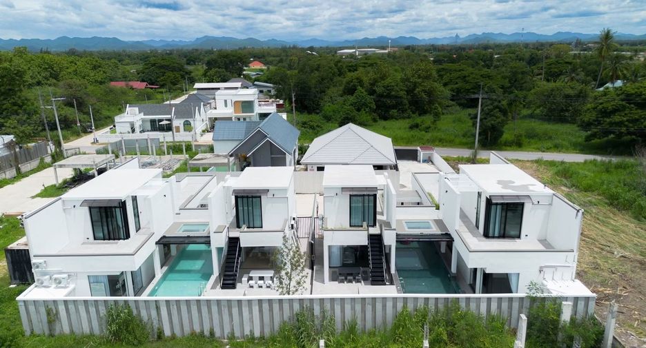 For rent 4 bedrooms villa in Hua Hin, Prachuap Khiri Khan