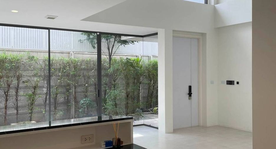 Casa en alquiler de 3 habitaciones en Don Mueang, Bangkok