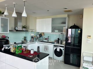 For sale 3 bedrooms condo in Khlong Toei, Bangkok