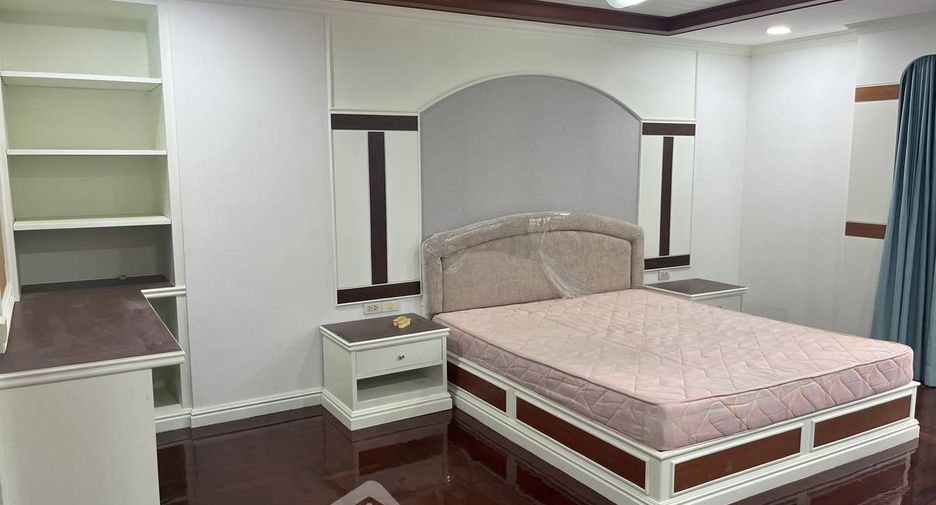 For sale 3 bedrooms condo in Khlong Toei, Bangkok