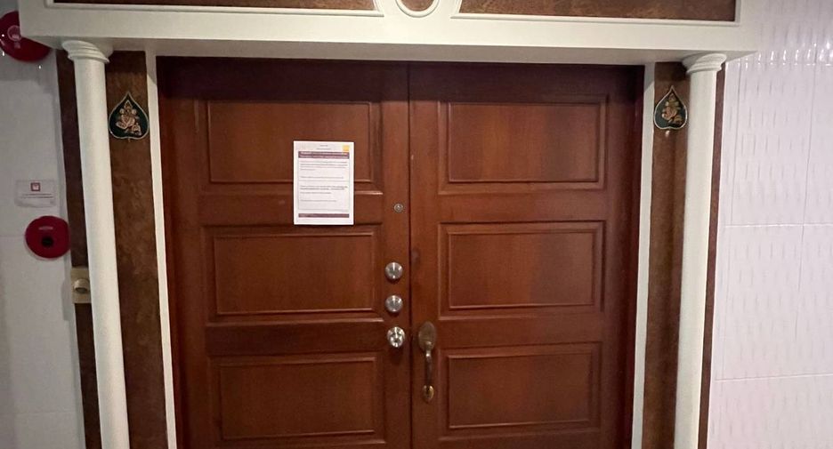 For sale 3 bedrooms condo in Khlong Toei, Bangkok