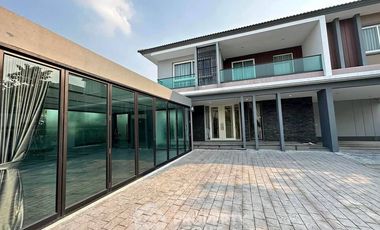Casa en alquiler y en venta de 4 habitaciones en Thawi Watthana, Bangkok