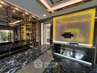 Casa en alquiler y en venta de 4 habitaciones en Thawi Watthana, Bangkok