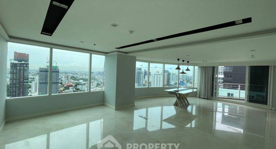 Condo en venta de 3 habitaciones 