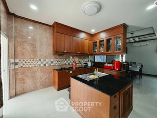 For rent and for sale 5 bedrooms house in Bang Lamung, Chonburi