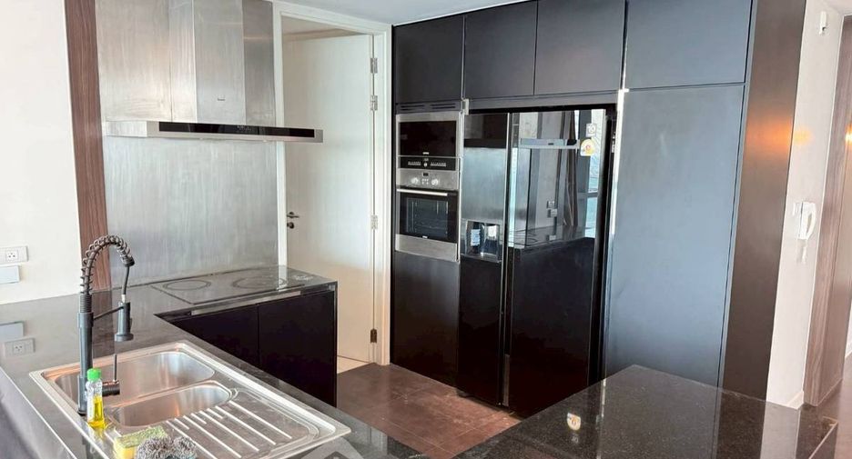 Condo en venta de 4 habitaciones en Yan Nawa, Bangkok