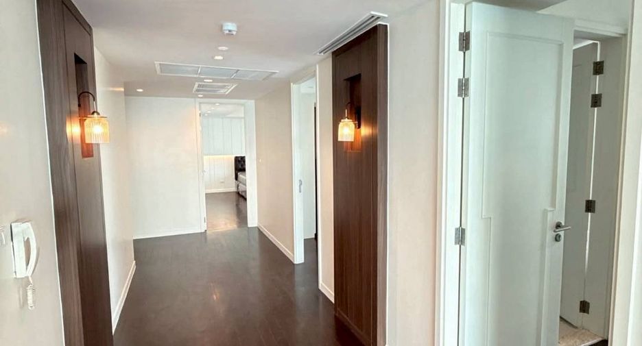 Condo en venta de 4 habitaciones en Yan Nawa, Bangkok