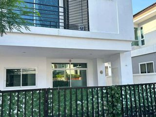 For rent 3 bedrooms townhouse in Mueang Phuket, Phuket