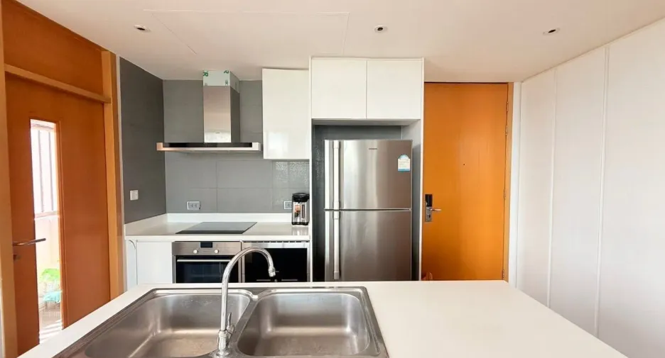Condo en alquiler y en venta de 2 habitaciones en Khlong Toei, Bangkok