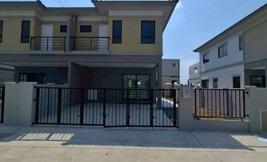 Casa en alquiler de 4 habitaciones en Mueang Samut Prakan, Samut Prakan