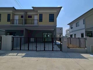 Casa en alquiler de 4 habitaciones en Mueang Samut Prakan, Samut Prakan