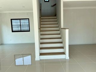 Casa en alquiler de 4 habitaciones en Mueang Samut Prakan, Samut Prakan