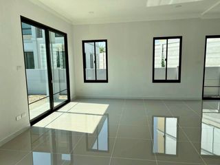 Casa en alquiler de 4 habitaciones en Mueang Samut Prakan, Samut Prakan