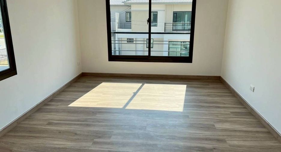 Casa en alquiler de 4 habitaciones en Mueang Samut Prakan, Samut Prakan