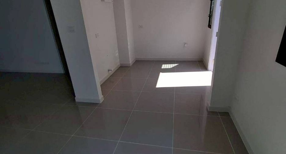 Casa en alquiler de 4 habitaciones en Mueang Samut Prakan, Samut Prakan