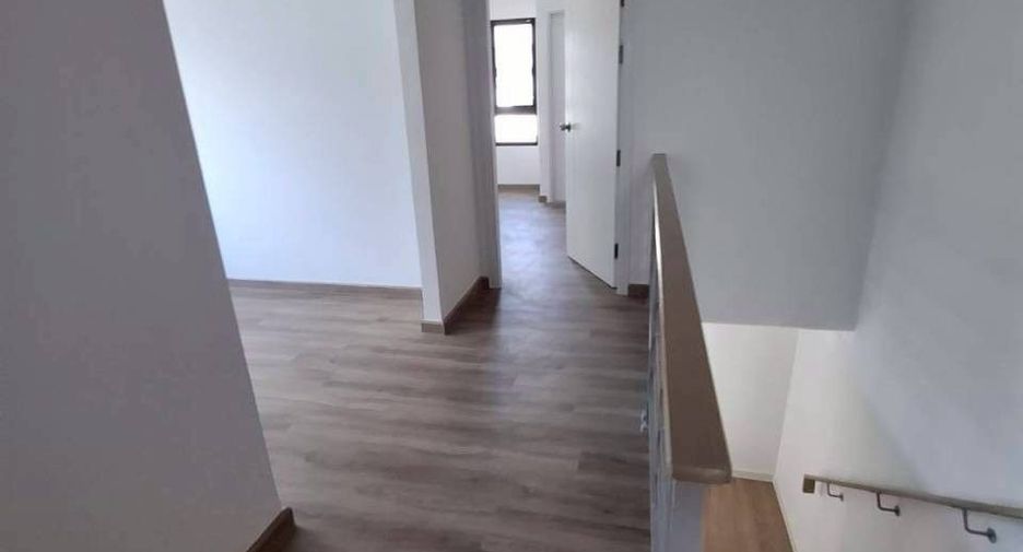 Casa en alquiler de 4 habitaciones en Mueang Samut Prakan, Samut Prakan
