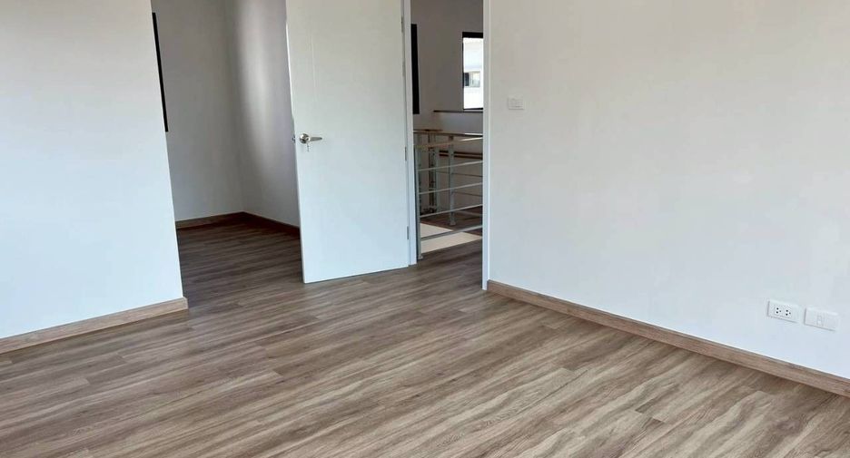 Casa en alquiler de 4 habitaciones en Mueang Samut Prakan, Samut Prakan