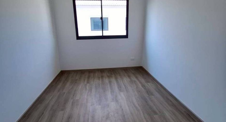 Casa en alquiler de 4 habitaciones en Mueang Samut Prakan, Samut Prakan